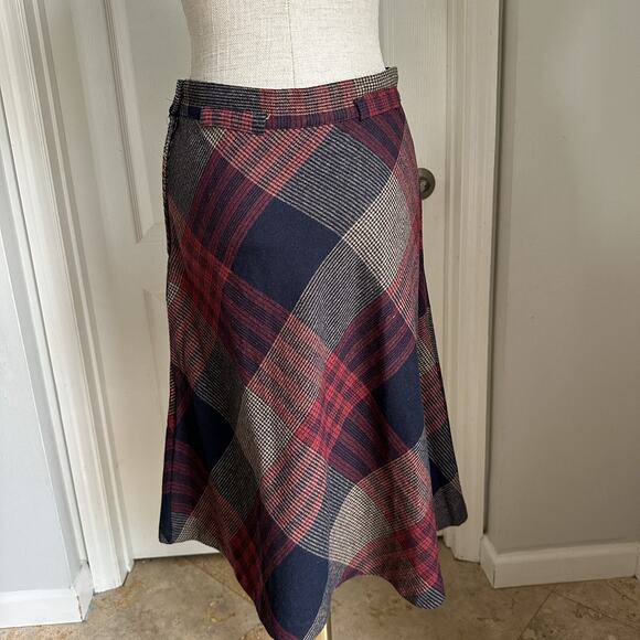 SOLD 1970’s Vintage A-line Wool blend Plaid Skirt - Picture 5 of 7